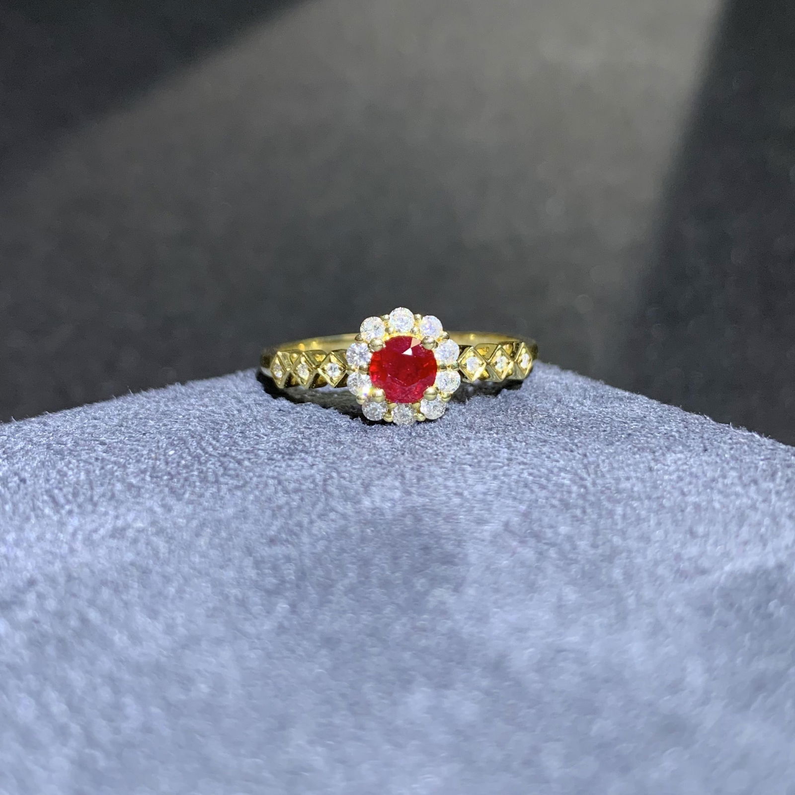 14k Gold 0.63 Ctw Natural Ruby & Diamond Ring - 3
