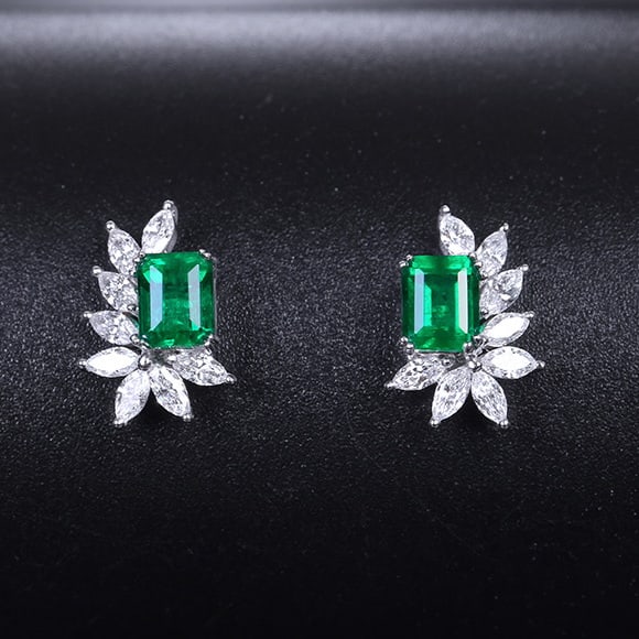 14k Gold 1.12 Ctw Vivid Green Natural Emerald & Diamond Earrings: Ref:230974381 // gold content:14k gold // main gemstone:emerald // shape:octagonal // carat weight:0. 75ct // color:vivid green // treatment:natural // // adjacent gemstone 2 : diamond //