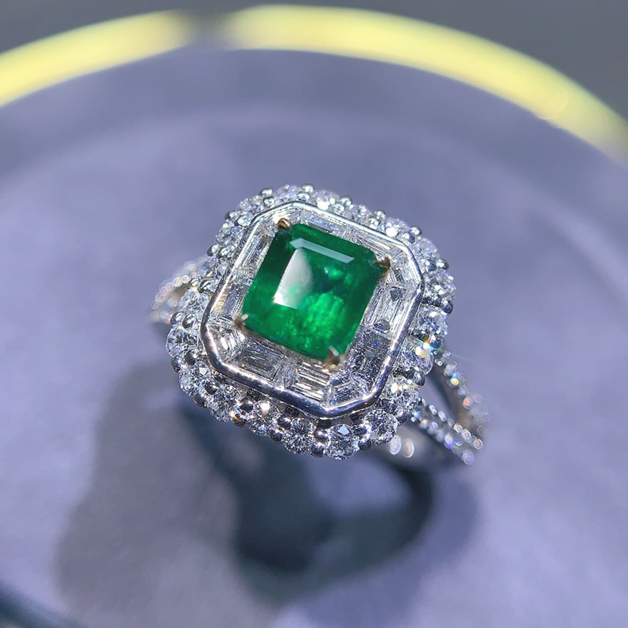 14k Gold 1.75 Ctw Vivid Green Natural Emerald & Diamond Ring: Ref:230974407 // gold content:14k gold // ring size:7. 25us // // main gemstone:emerald // shape:octagonal // carat weight:0. 8ct // color:vivid green // treatment:natural // // adjacent gemstone 2 :