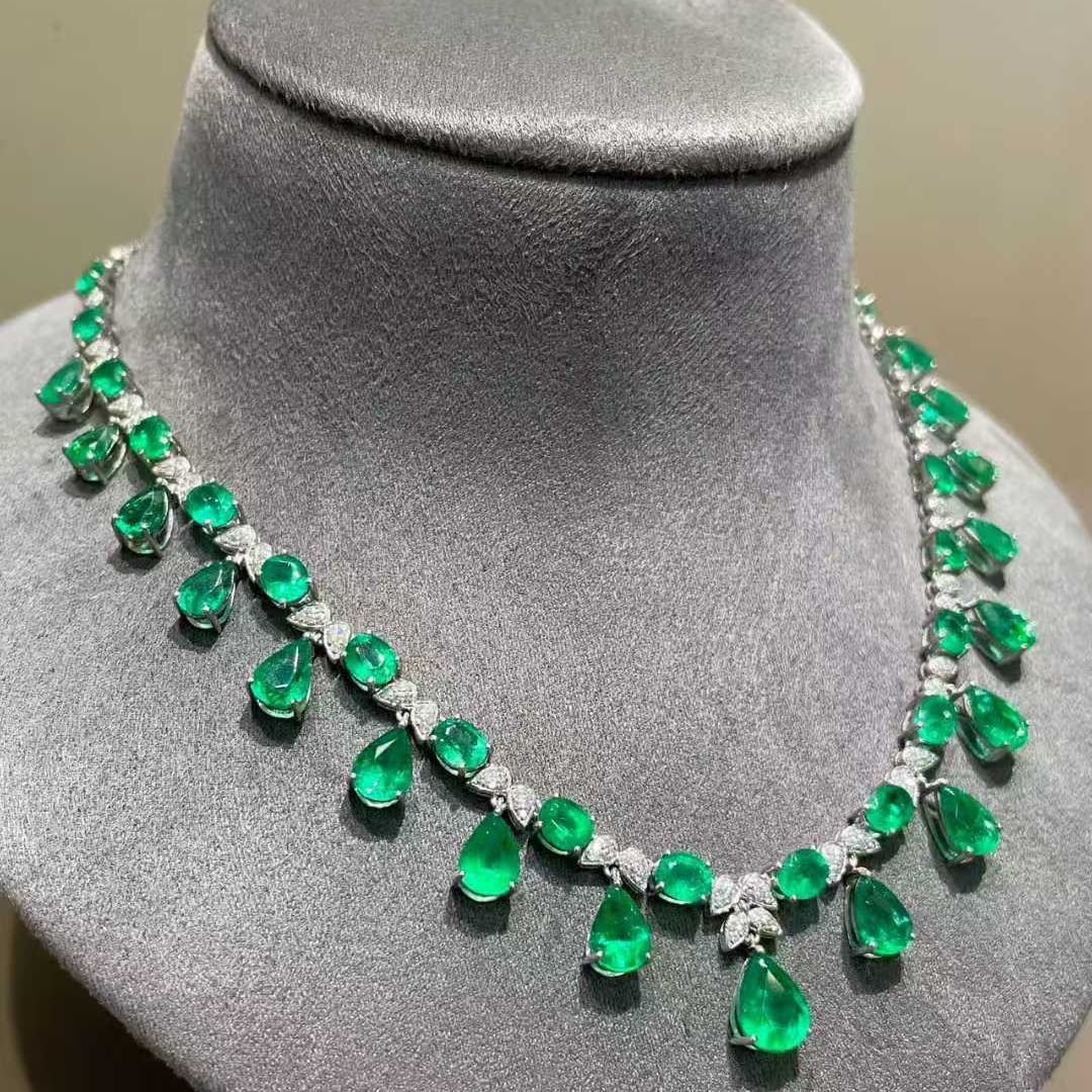 14k Gold 11 Ct Natural Emerald & Diamond Necklace - 2