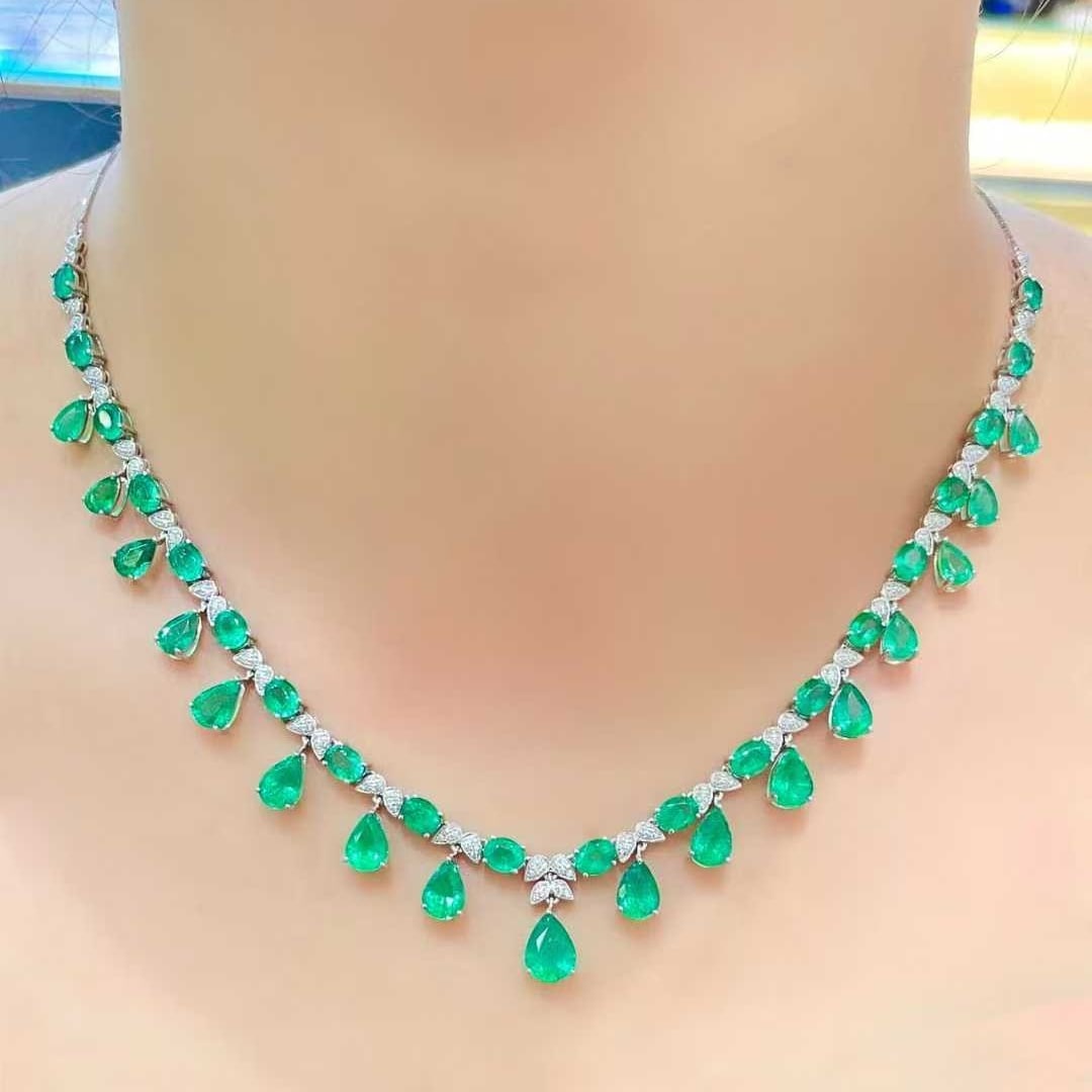 14k Gold 11 Ct Natural Emerald & Diamond Necklace - 5