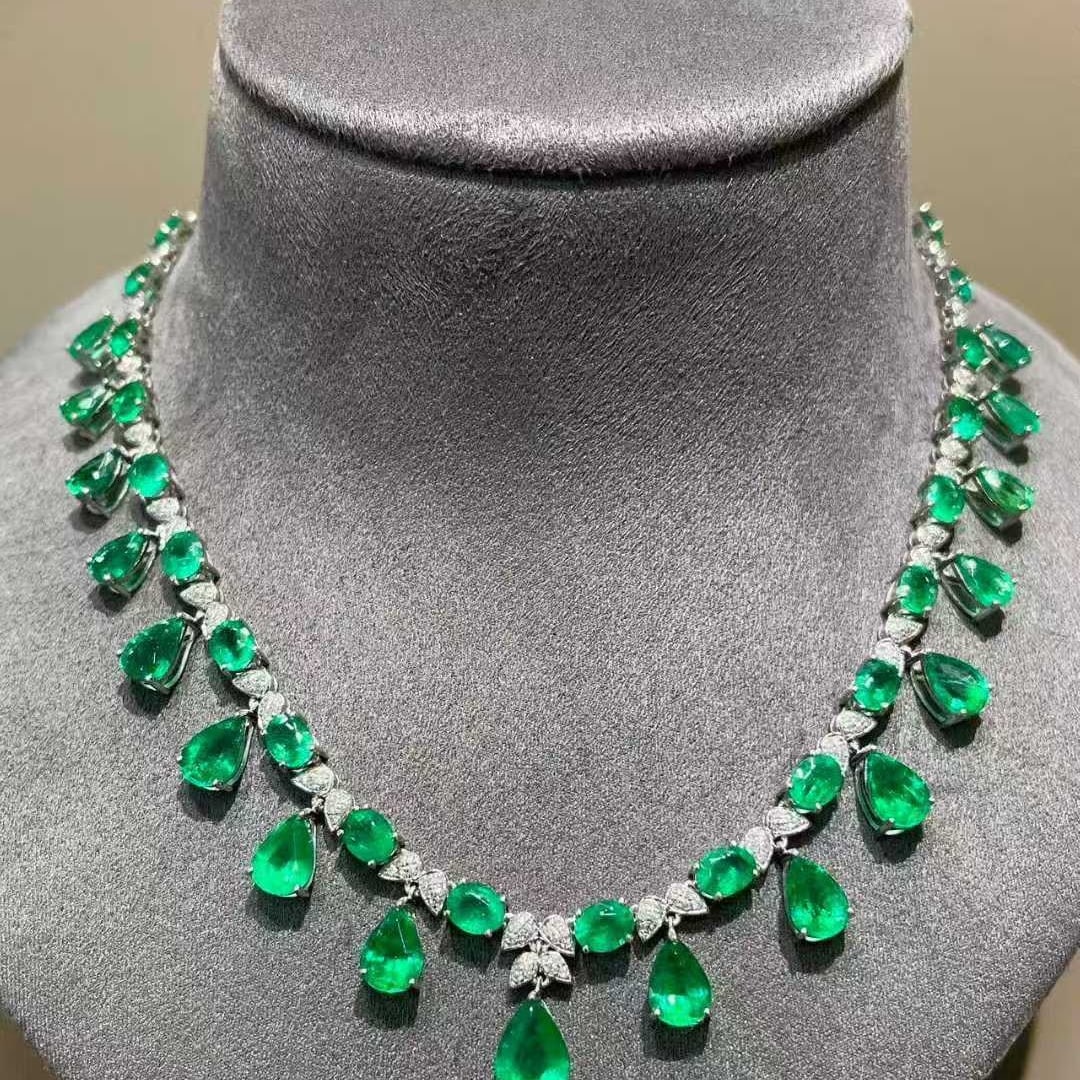 14k Gold 11 Ct Natural Emerald & Diamond Necklace - 6