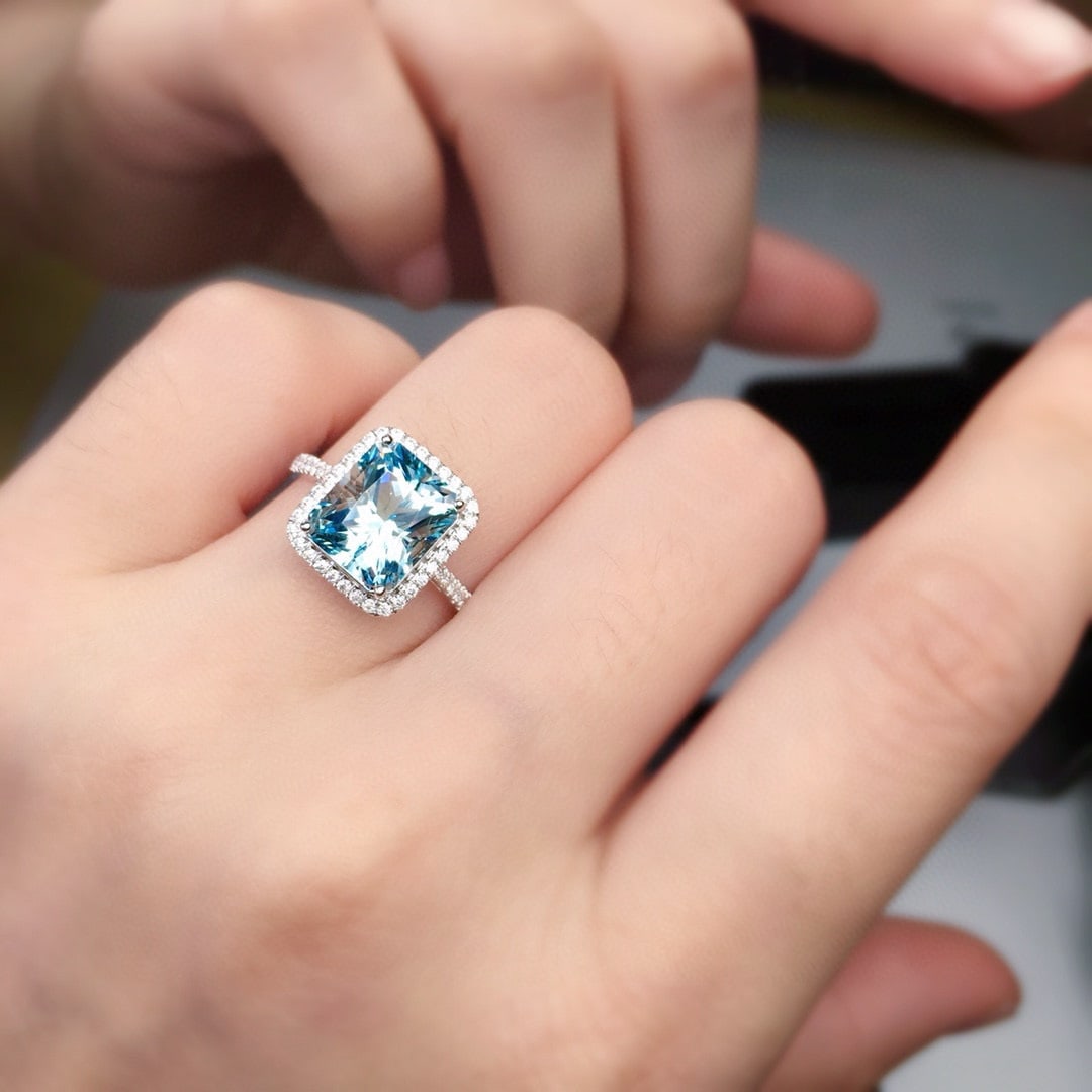 14k Gold 3.9 Ct Natural Aquamarine & Diamond Ring - 6