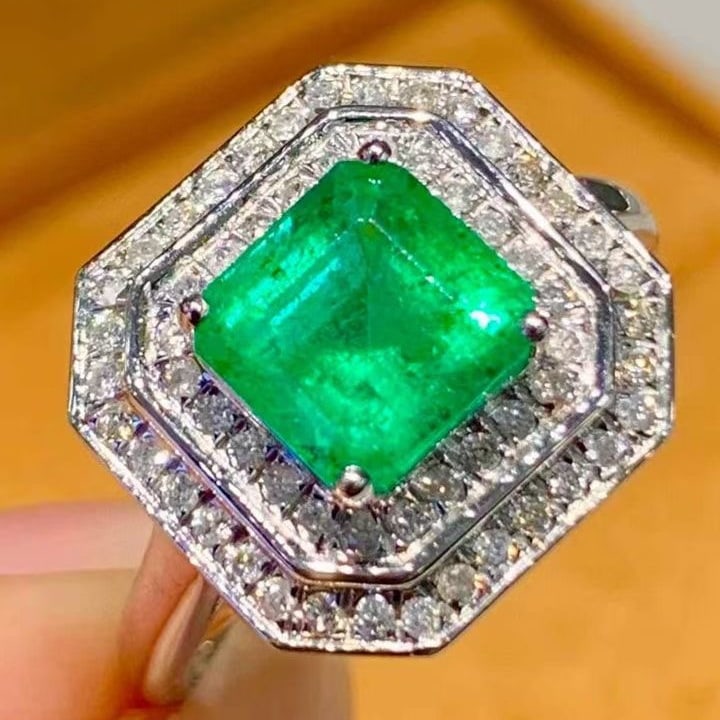 14k Gold 1.6 Ct Natural Emerald & Diamond Ring - 2