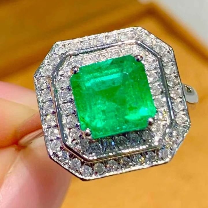 14k Gold 1.6 Ct Natural Emerald & Diamond Ring - 3