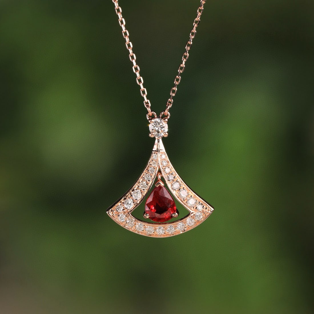 14k Gold 0.49 Ct Natural Ruby & Diamond Necklace: Ref:231131113 // gold content:14k gold // main gemstone:ruby // shape:pear // carat weight:0. 49ct // color:red // treatment:natural // // adjacent gemstone 2 : diamond // shape:round // clarity grade
