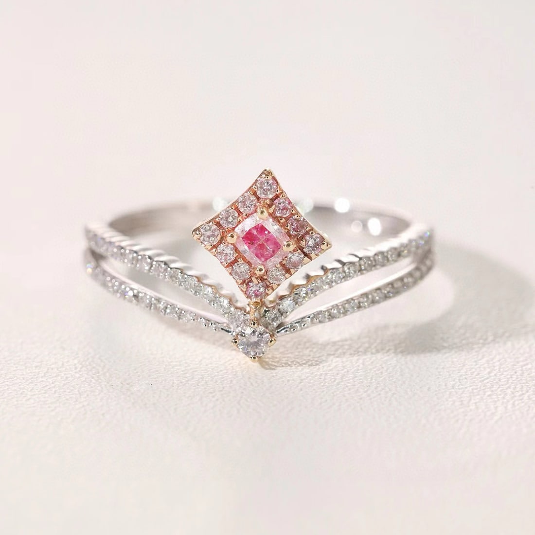 14k Gold 0.40 Ctw Natural Pink Diamond & Diamond Ring - 8