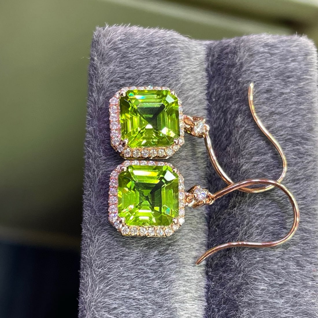 14k Gold 5.3 Ct Natural Peridot & Diamond Earrings - 8