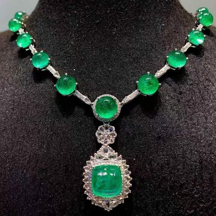 14k Gold 14.5 Ct Natural Emerald & Diamond & Sapphire Necklace: Ref:231131152 // gold content:14k gold // main gemstone:emerald // shape:multiple // carat weight:14. 5ct // color:green // treatment:natural // // adjacent gemstone 2 : diamond // shape:round //