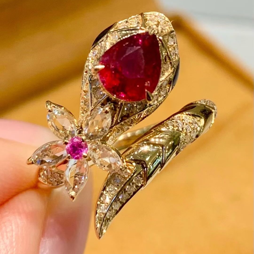14k Gold 1.04 Ct Vivid Red Natural Ruby & Diamond Ring: Ref:231131158 // gold content:14k gold // ring size:7. 25us // // main gemstone:ruby // shape:pear // carat weight:1. 04ct // color:vivid red // treatment:natural // // adjacent gemstone 2 : diamond /
