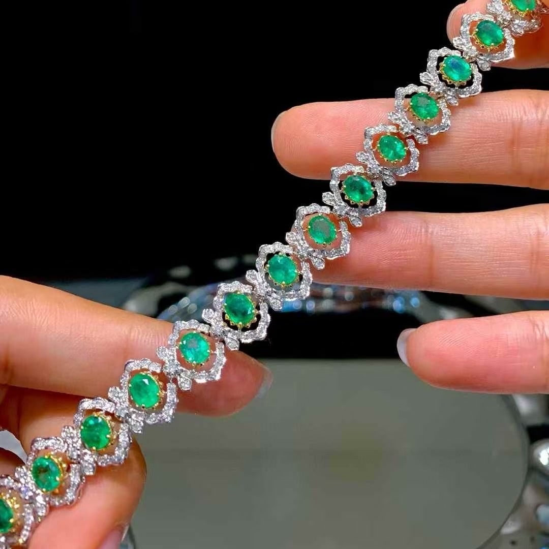 14k Gold 7.8 Ct Natural Emerald & Diamond Bracelet - 4