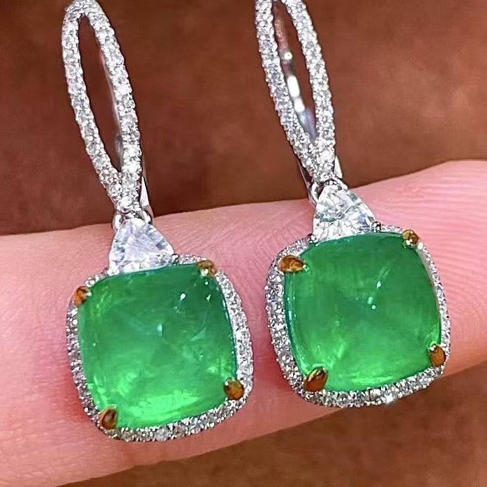 14k Gold 4.49 Ctw Natural Emerald & Sapphire Earrings: Ref:231131161 // gold content:14k gold // main gemstone:emerald // shape:sugar-loaf // carat weight:4. 2ct // color:green // treatment:natural // // adjacent gemstone 2 : sapphire // shape:triangle