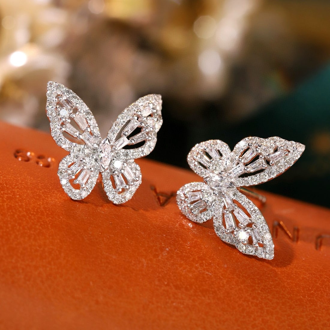 14k Gold 0.64 Ct Natural H Diamond & Butterfly Earrings - 7