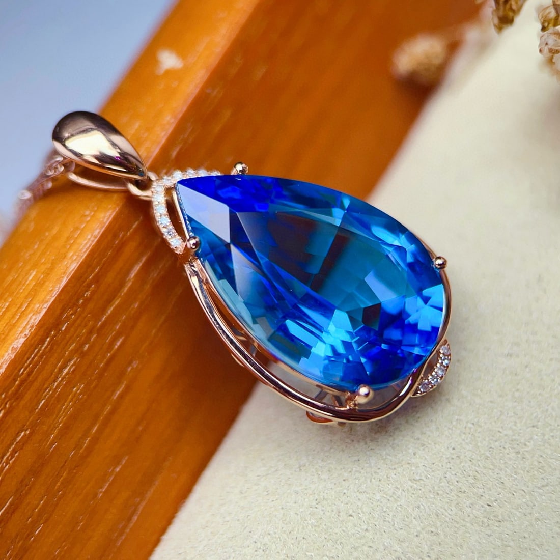 14k Gold 19.85 Ctw Natural Topaz & Diamond Pendant( Without Chain ) - 4