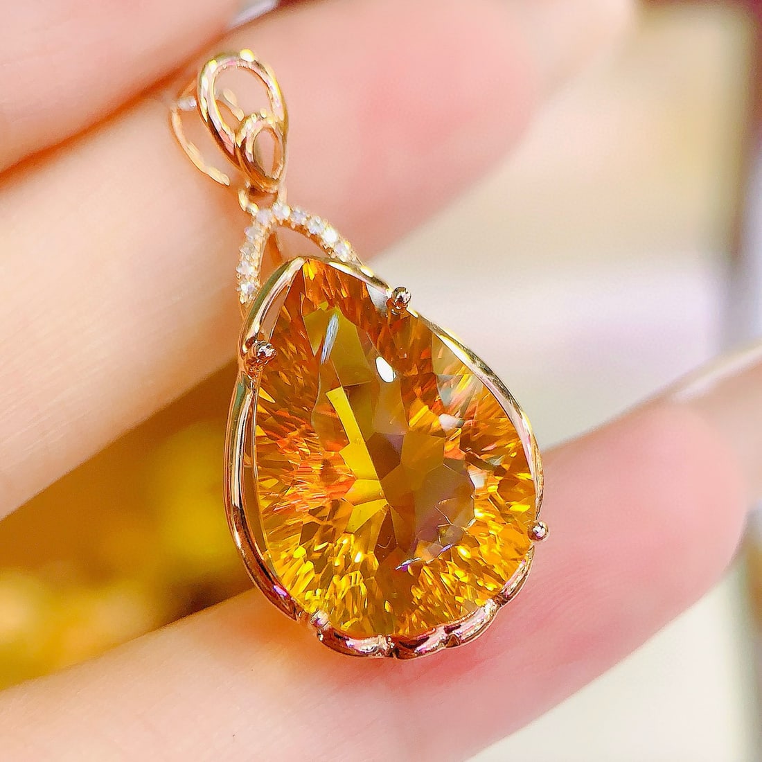 14k Gold 10.73 Ctw Natural Citrine & Diamond Pendant( Without Chain ): Ref:231131192 // gold content:14k gold // main gemstone:citrine // shape:pear // carat weight:10. 7ct // color:yellow // treatment:natural // // adjacent gemstone 2 : diamond // number of stones:10 //