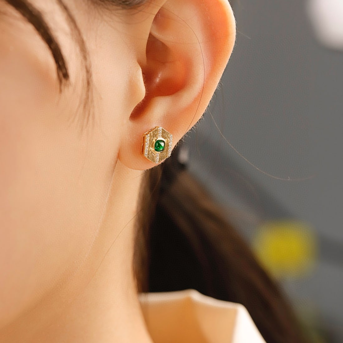 14k Gold 0.46 Ctw Vivid Green Natural Emerald & Diamond Earrings - 2