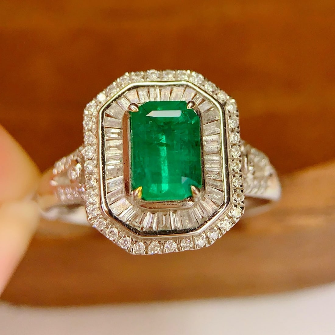 14k Gold 1.35 Ct Natural Emerald & Diamond Ring - 2