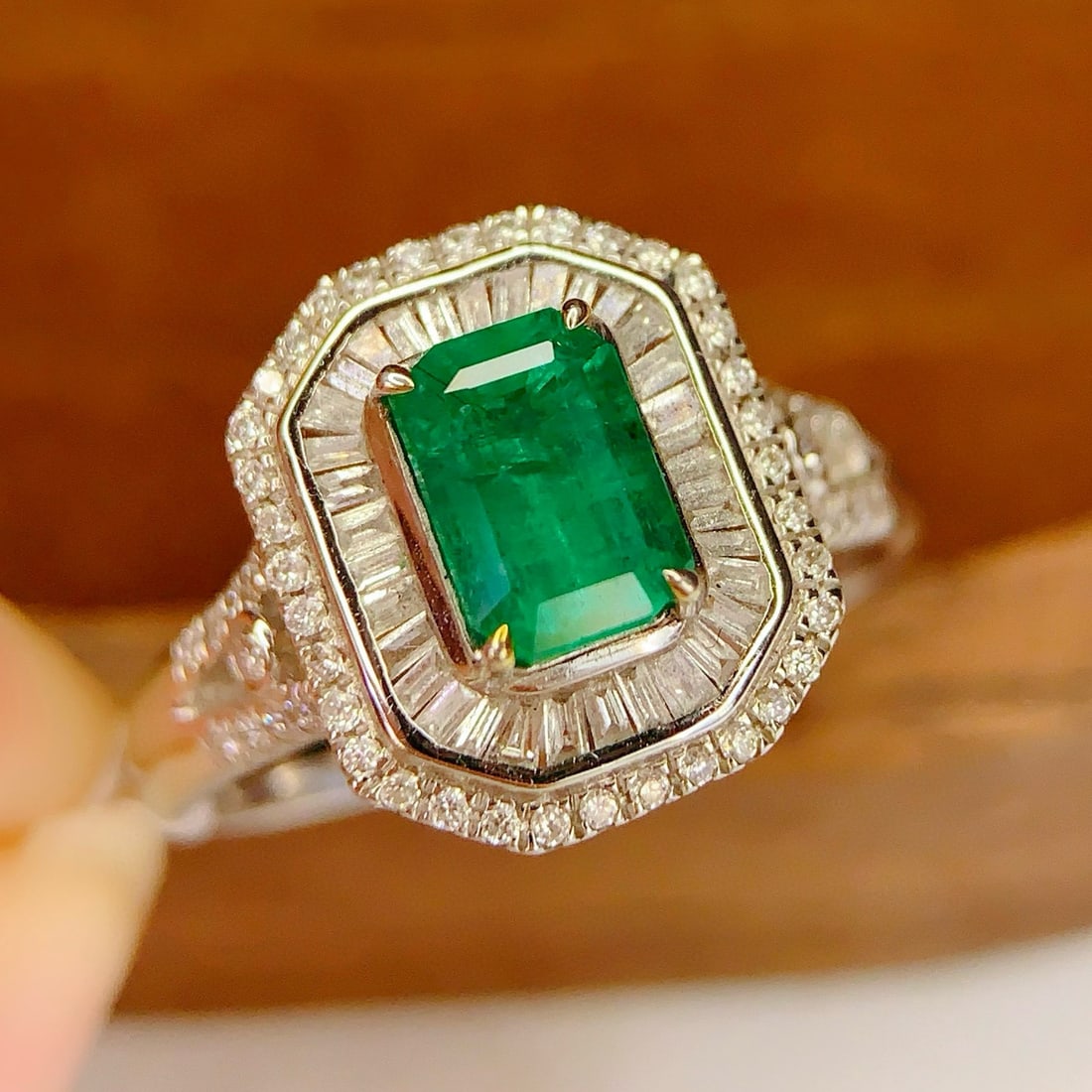14k Gold 1.35 Ct Natural Emerald & Diamond Ring - 3