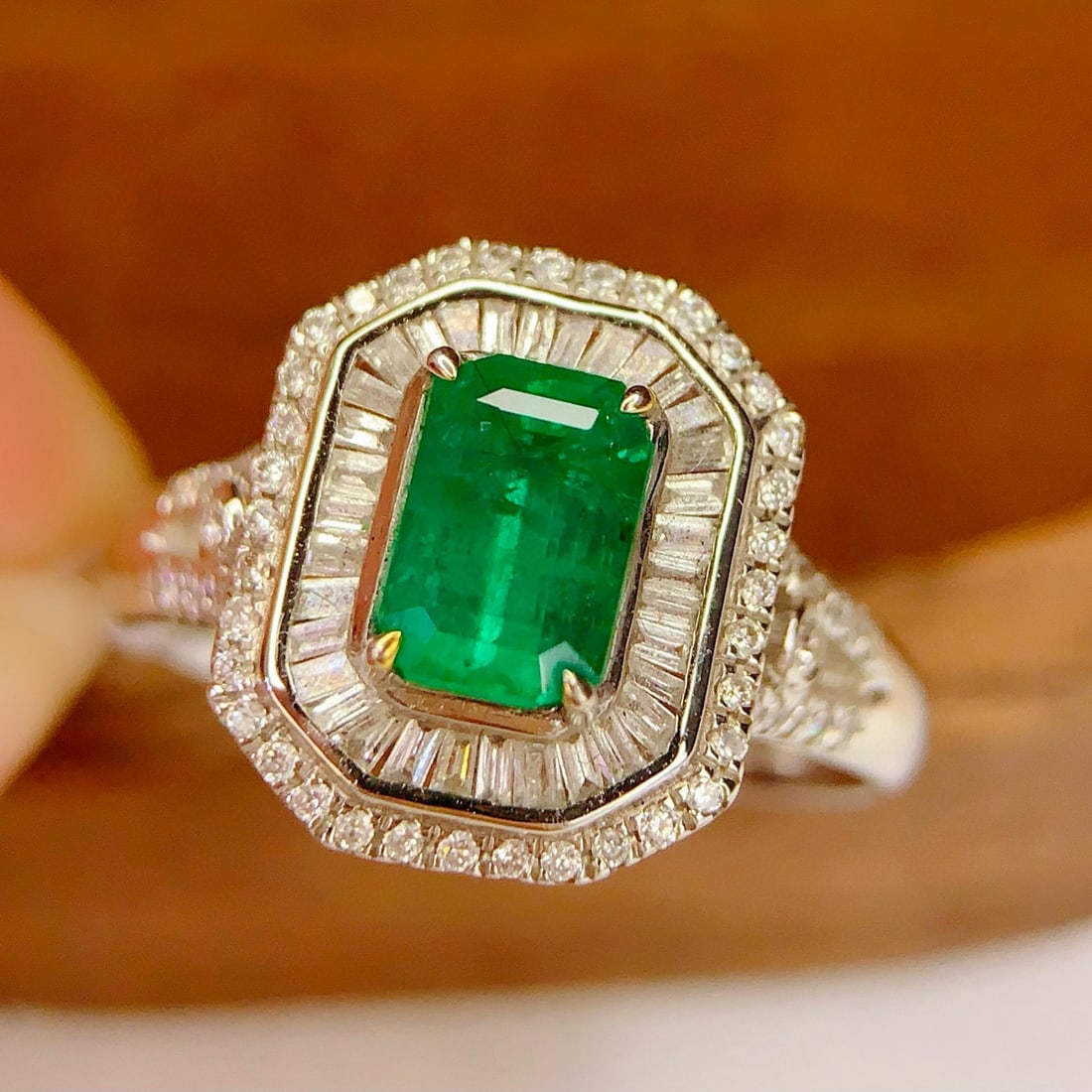 14k Gold 1.35 Ct Natural Emerald & Diamond Ring - 4