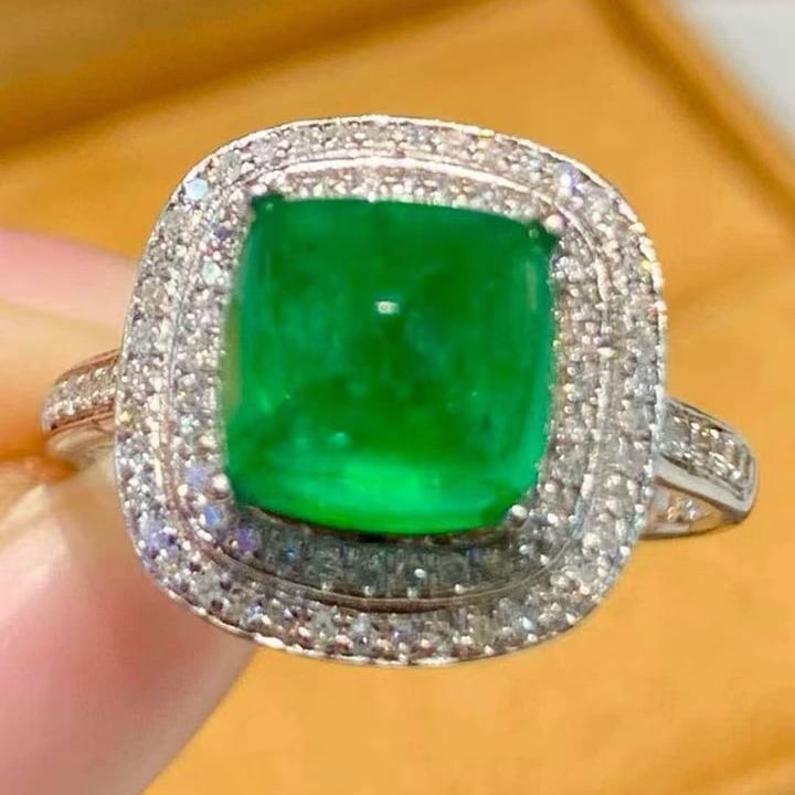 14k Gold 2.85 Ct Natural Emerald & Diamond Ring: Ref:231131204 // gold content:14k gold // ring size:7. 25us // // main gemstone:emerald // shape:sugar-loaf // carat weight:2. 85ct // color:green // treatment:natural // // adjacent gemstone 2 : diam