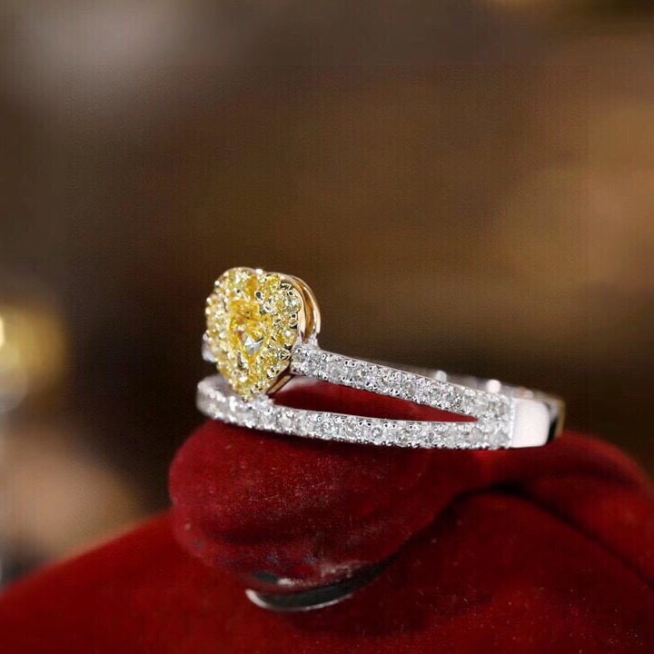 14k Gold 0.5 Ct Natural Color Diamond Ring - 4