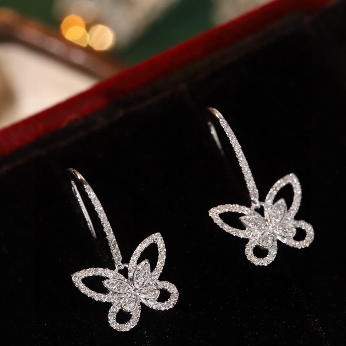 14k Gold 0.28 Ct Natural H Diamond & Butterfly Earrings: Ref:231131258 // gold content:14k gold // main gemstone:diamond // shape:round // carat weight:0. 28ct // clarity grade:vs-si // color:h // treatment:natural // cut grade:g // Condition: NewHigh