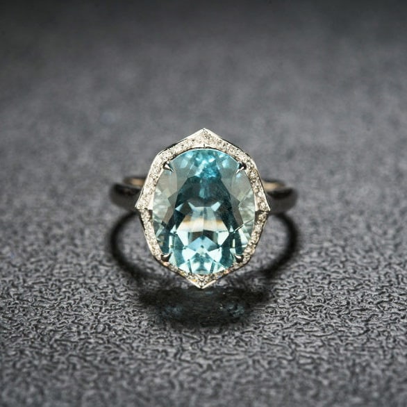 14k Gold 4.69 Ct Natural Aquamarine & Diamond Ring: Ref:231132045 // gold content:14k gold // ring size:7. 25us // // main gemstone:aquamarine // shape:oval // carat weight:4. 69ct // color:blue // treatment:natural // // adjacent gemstone 2 :