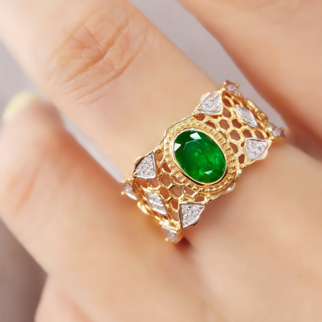 14k Gold 0.80 Ctw Vivid Green Natural Emerald & Diamond Ring - 5