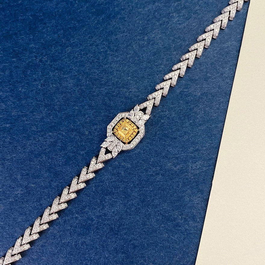 14k Gold 2.10 Ctw Natural Yellow Diamond & Diamond Bracelet: Ref:231132076 // gold content:14k gold // main gemstone:yellow diamond // shape:cushion // carat weight:0. 60ct // color:yellow // treatment:natural // // adjacent gemstone 2 : diamond // shape:multip