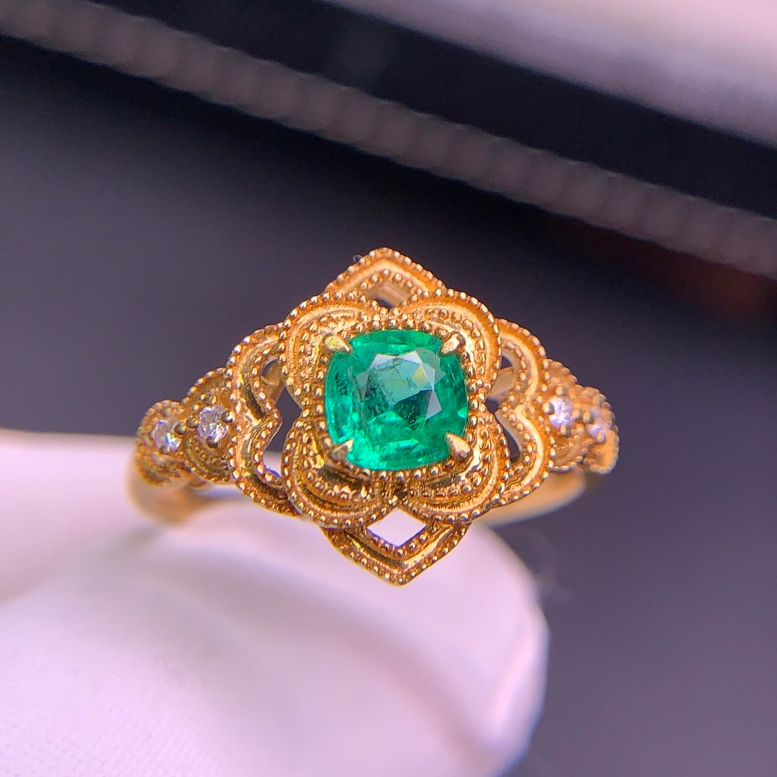 14k Gold 0.53 Ct Natural Emerald & Diamond Ring - 2