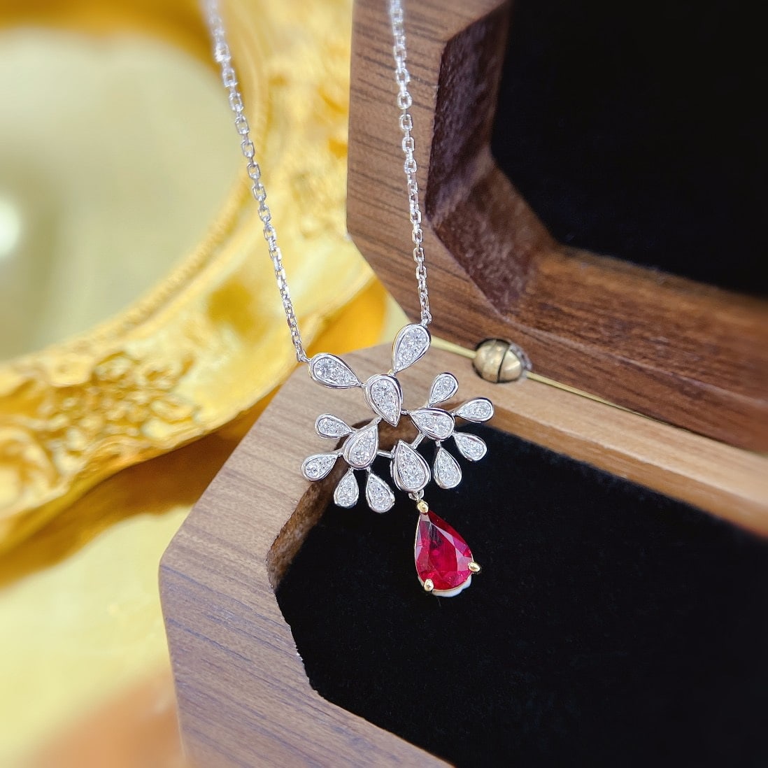 14k Gold 0.62 Ctw Natural Ruby & Diamond Necklace: Ref:231132101 // gold content:14k gold // main gemstone:ruby // shape:pear // carat weight:0. 46ct // color:red // treatment:natural // // adjacent gemstone 2 : diamond // shape:round // carat