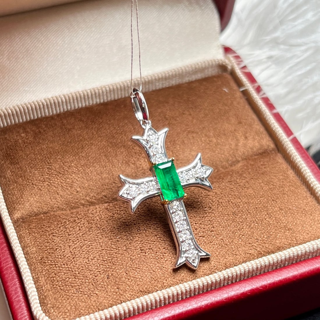 14k Gold 0.86 Ctw Vivid Green Natural Emerald & Diamond Pendant( Without Chain ) - 2