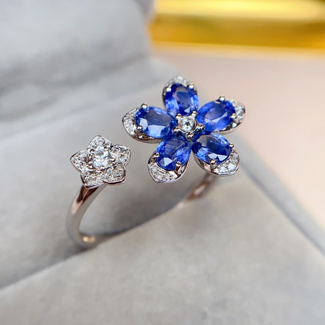 14k Gold 2.00 Ct Natural Sapphire & Diamond & Sapphire Ring - 3