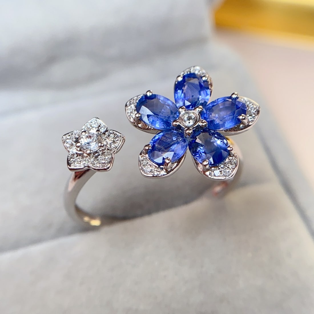 14k Gold 2.00 Ct Natural Sapphire & Diamond & Sapphire Ring - 4