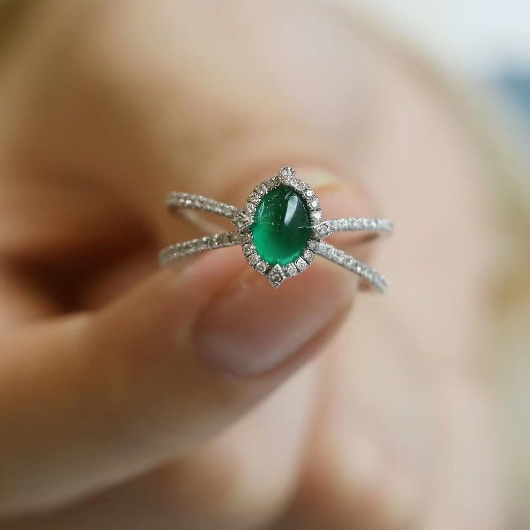 14k Gold 1.12 Ctw Natural Emerald & Diamond Ring: Ref:231132113 // gold content:14k gold // ring size:7. 25us // // main gemstone:emerald // shape:oval // carat weight:0. 88ct // color:green // treatment:natural // // adjacent gemstone 2 :