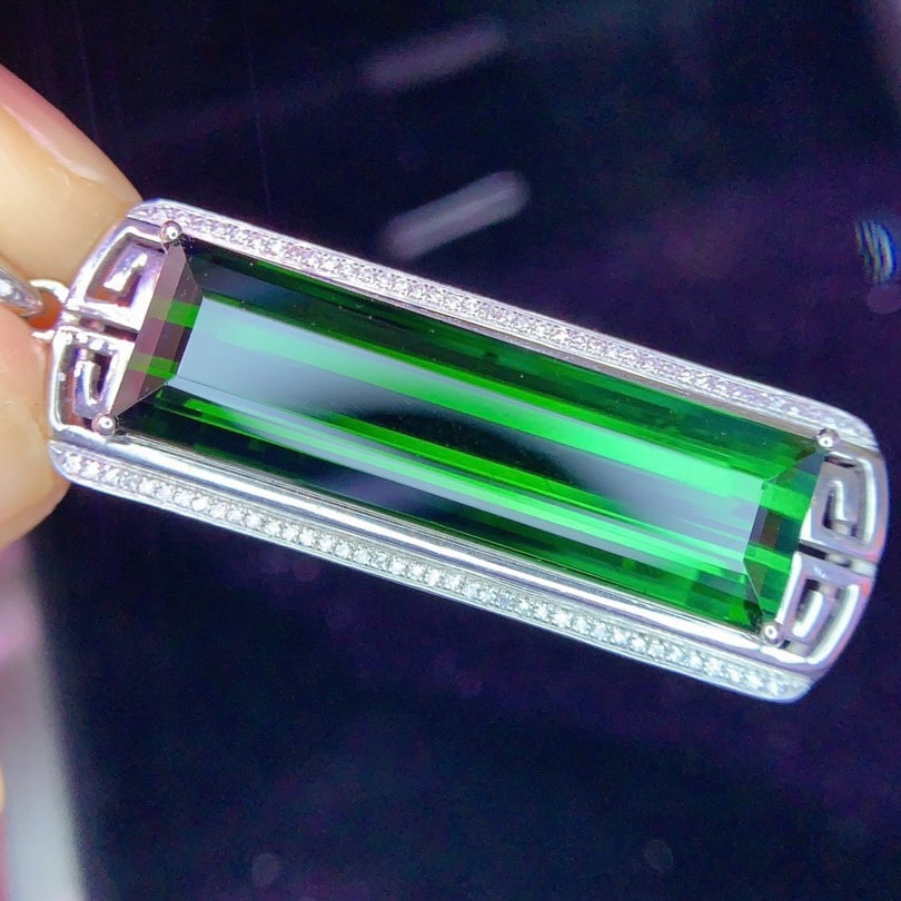 14k Gold 15.5 Ct Natural Tourmaline & Diamond Pendant( Without Chain ): Ref:231132132 // gold content:14k gold // main gemstone:tourmaline // shape:rectangle // carat weight:15. 5ct // color:green // treatment:natural // // adjacent gemstone 2 : diamond // shape:round