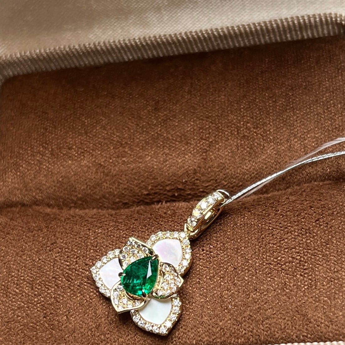 14k Gold 0.73 Ctw Vivid Green Natural Emerald & Diamond Pendant( Without Chain ) - 5