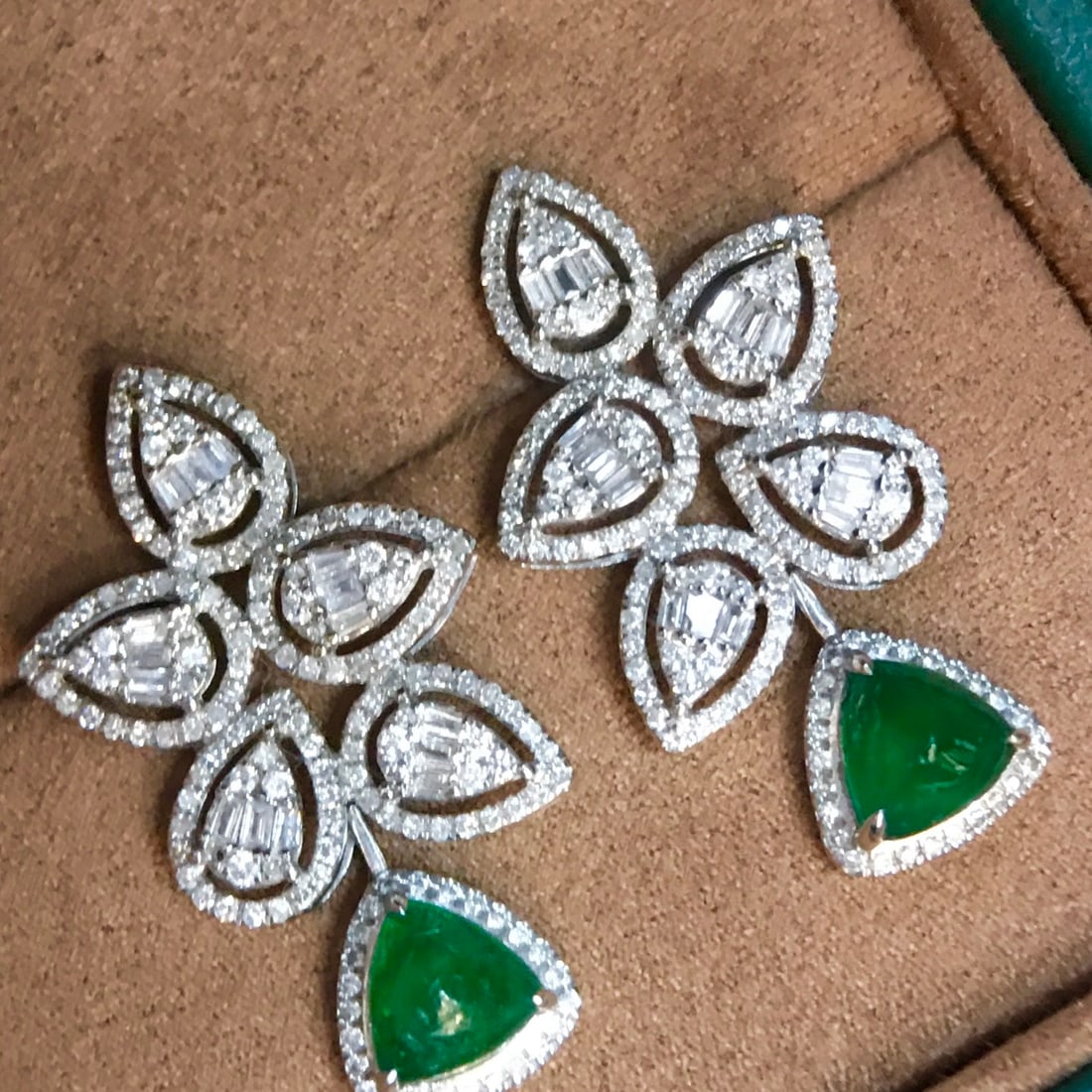 14k Gold 2.42 Ctw Natural Emerald & Diamond Earrings - 4