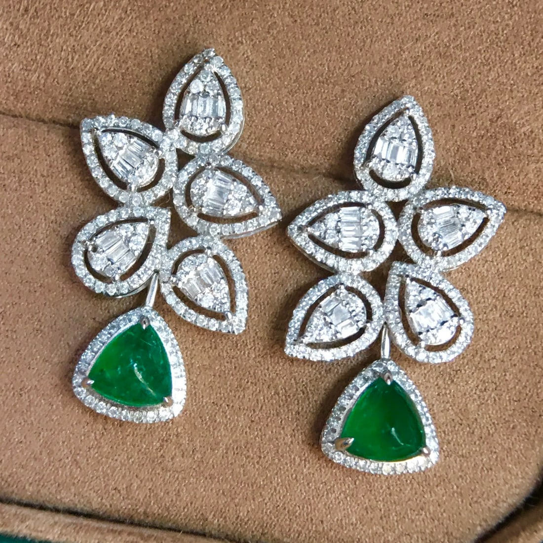 14k Gold 2.42 Ctw Natural Emerald & Diamond Earrings - 6