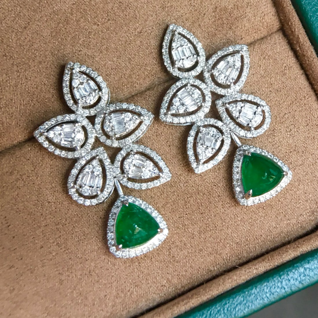 14k Gold 2.42 Ctw Natural Emerald & Diamond Earrings - 7