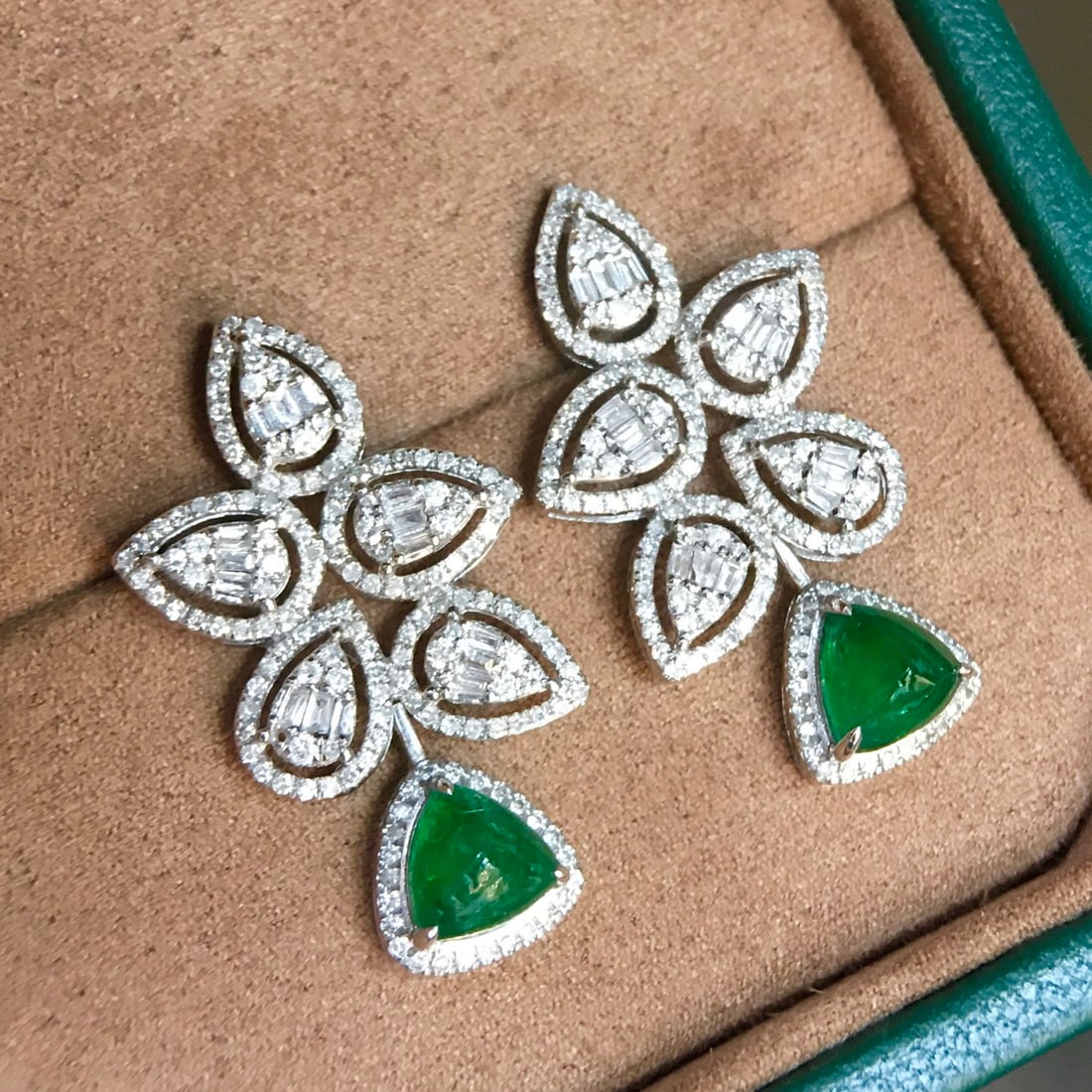 14k Gold 2.42 Ctw Natural Emerald & Diamond Earrings - 8