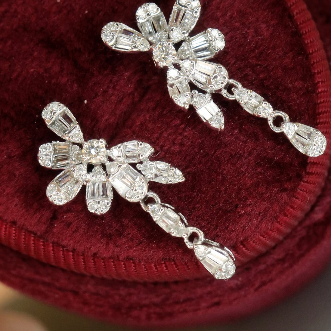 14k Gold 0.66 Ct Natural H Diamond Earrings: Ref:231132144 // gold content:14k gold // main gemstone:diamond // shape:multiple // carat weight:0. 66ct // clarity grade:vs-si // color:h // treatment:natural // Condition: NewLow Estimate: