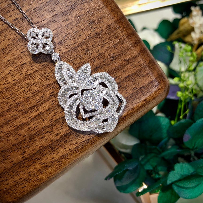 14k Gold 1.48 Ct Natural H Diamond Pendant( Without Chain ): Ref:231132148 // gold content:14k gold // main gemstone:diamond // shape:multiple // carat weight:1. 48ct // clarity grade:vs-si // color:h // treatment:natural // Condition: NewLow Estimate: