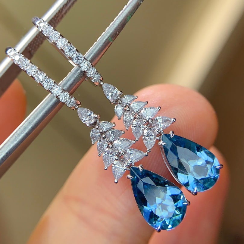 14k Gold 2.75 Ctw Natural Aquamarine & Diamond Earrings: Ref:231132150 // gold content:14k gold // main gemstone:aquamarine // shape:pear // carat weight:2. 0ct // color:santa maria color // treatment:natural // // adjacent gemstone 2 : diamond //
