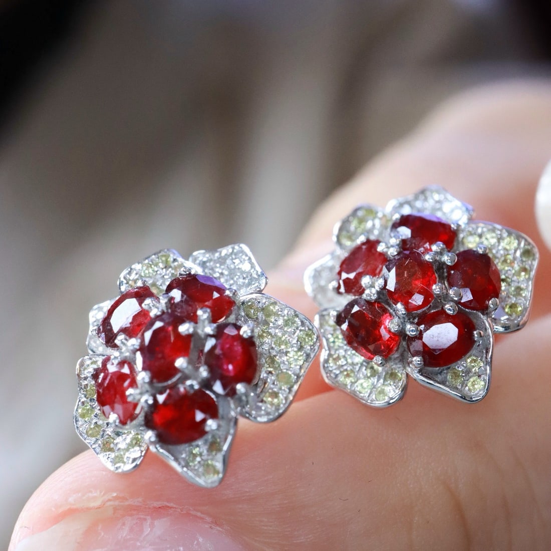 14k Gold 2.31 Ctw Natural Ruby & Diamond Earrings: Ref:231132157 // gold content:14k gold // main gemstone:ruby // shape:oval // carat weight:2ct // color:red // treatment:natural // // adjacent gemstone 2 : diamond // shape:round // carat