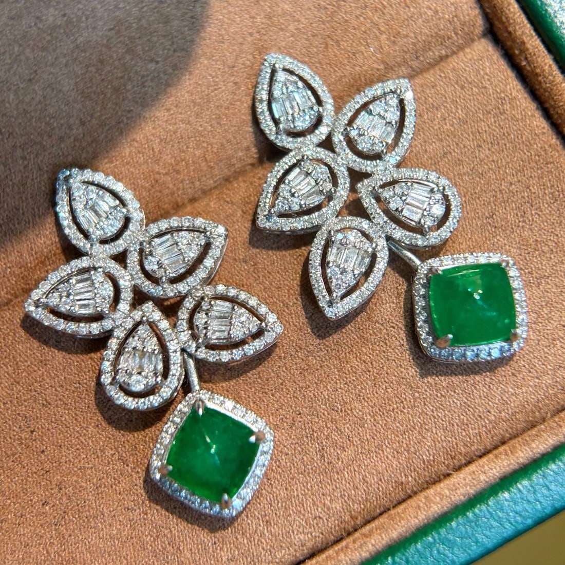 14k Gold 2.78 Ctw Natural Emerald & Diamond Earrings: Ref:231132162 // gold content:14k gold // main gemstone:emerald // shape:sugar-loaf // carat weight:1. 88ct // color:green // treatment:natural // // adjacent gemstone 2 : diamond // shape:multiple