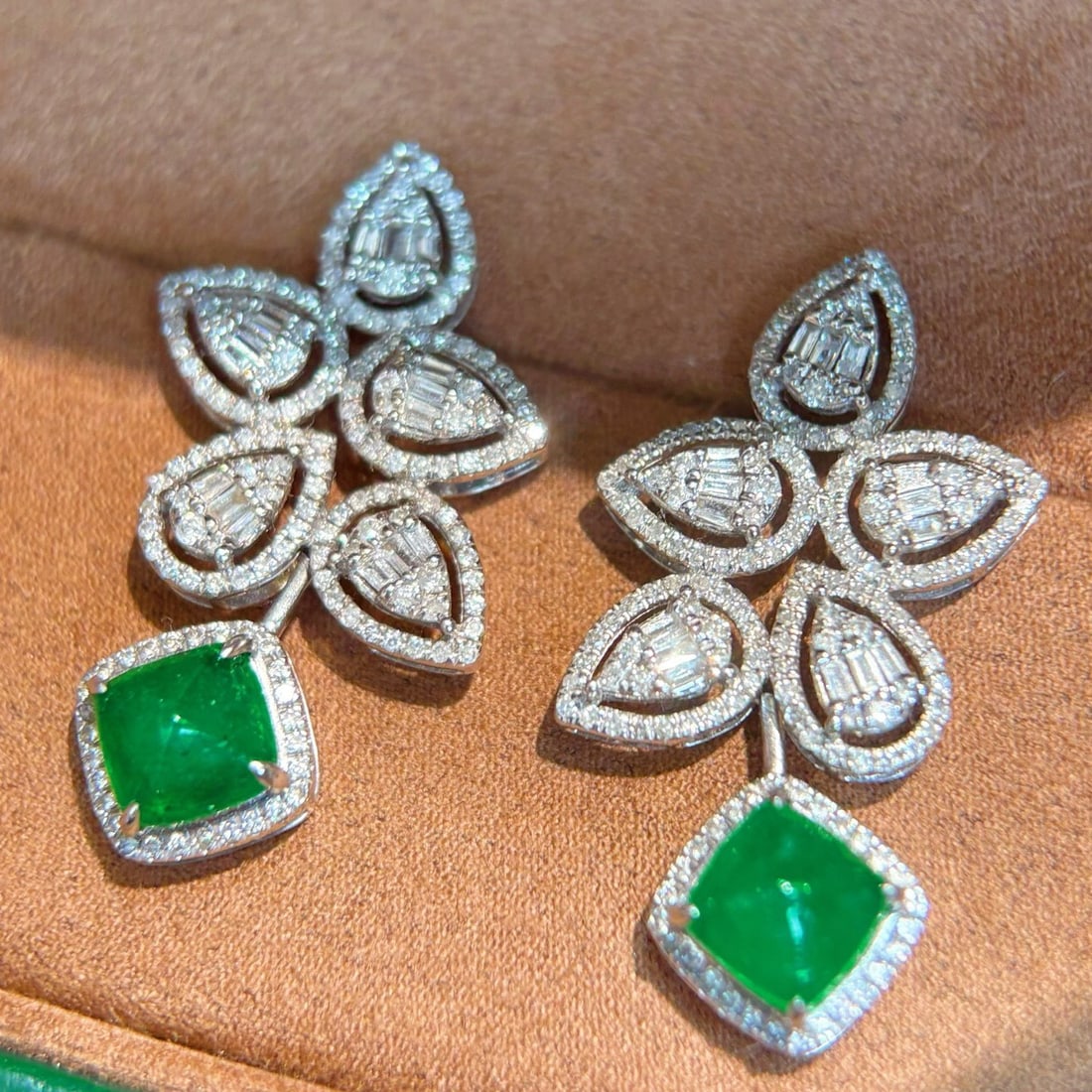 14k Gold 2.78 Ctw Natural Emerald & Diamond Earrings - 6