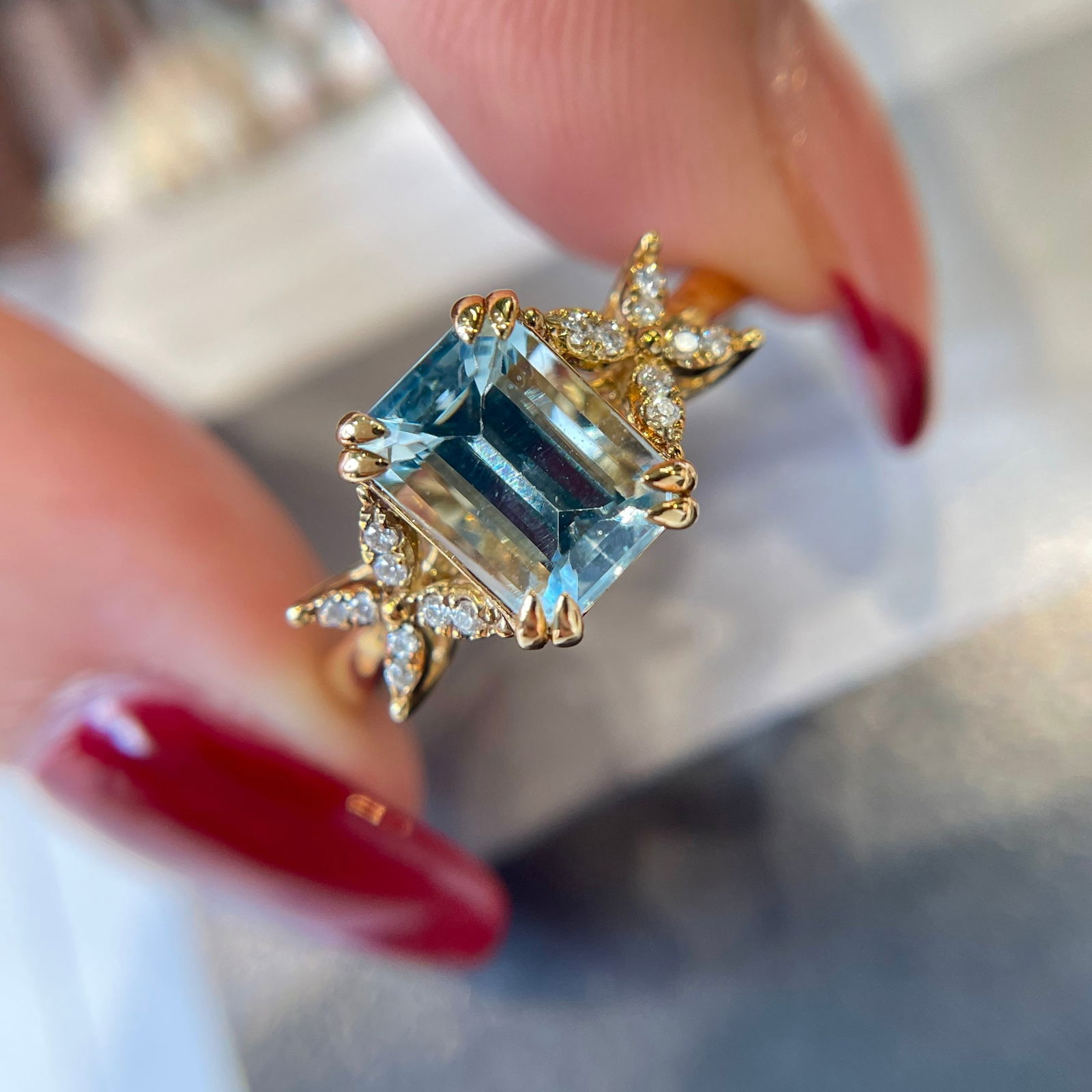 14k Gold 1.5 Ct Natural Aquamarine & Diamond Ring: Ref:231132171 // gold content:14k gold // ring size:7. 25us // // main gemstone:aquamarine // shape:octagonal // carat weight:1. 5ct // color:blue // treatment:natural // // adjacent gemstone 2 :