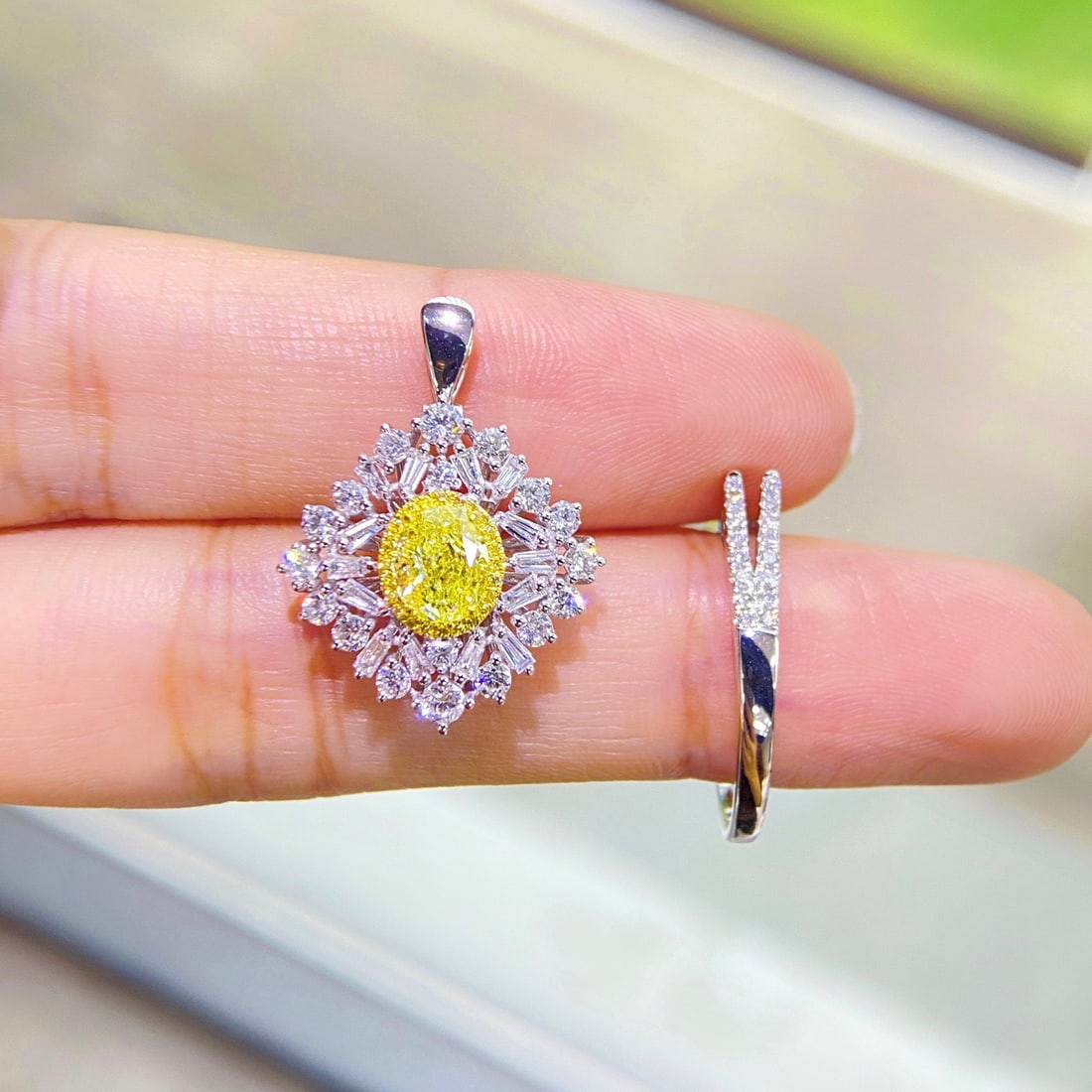 Gia Certified 14k Gold 2.33 Ctw Natural Yellow Diamond & Diamond Ring/pendant( Without Chain ) - 2