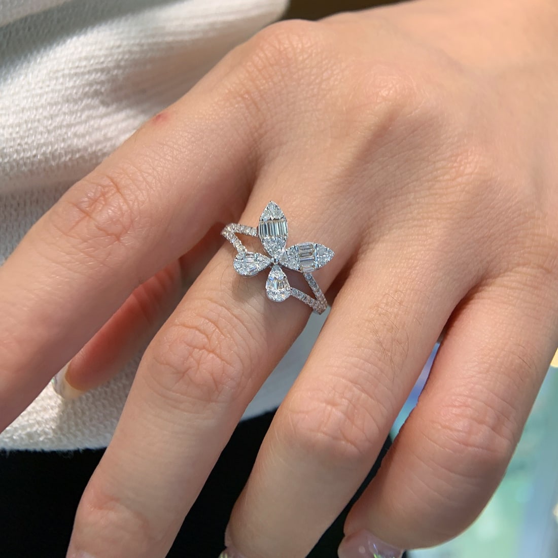 14k Gold 0.56 Ct Natural H Diamond Ring - 7